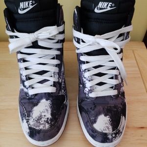 NIKE WMNS DUNK SKY HI PRINT BLK/SILVER TIE DY